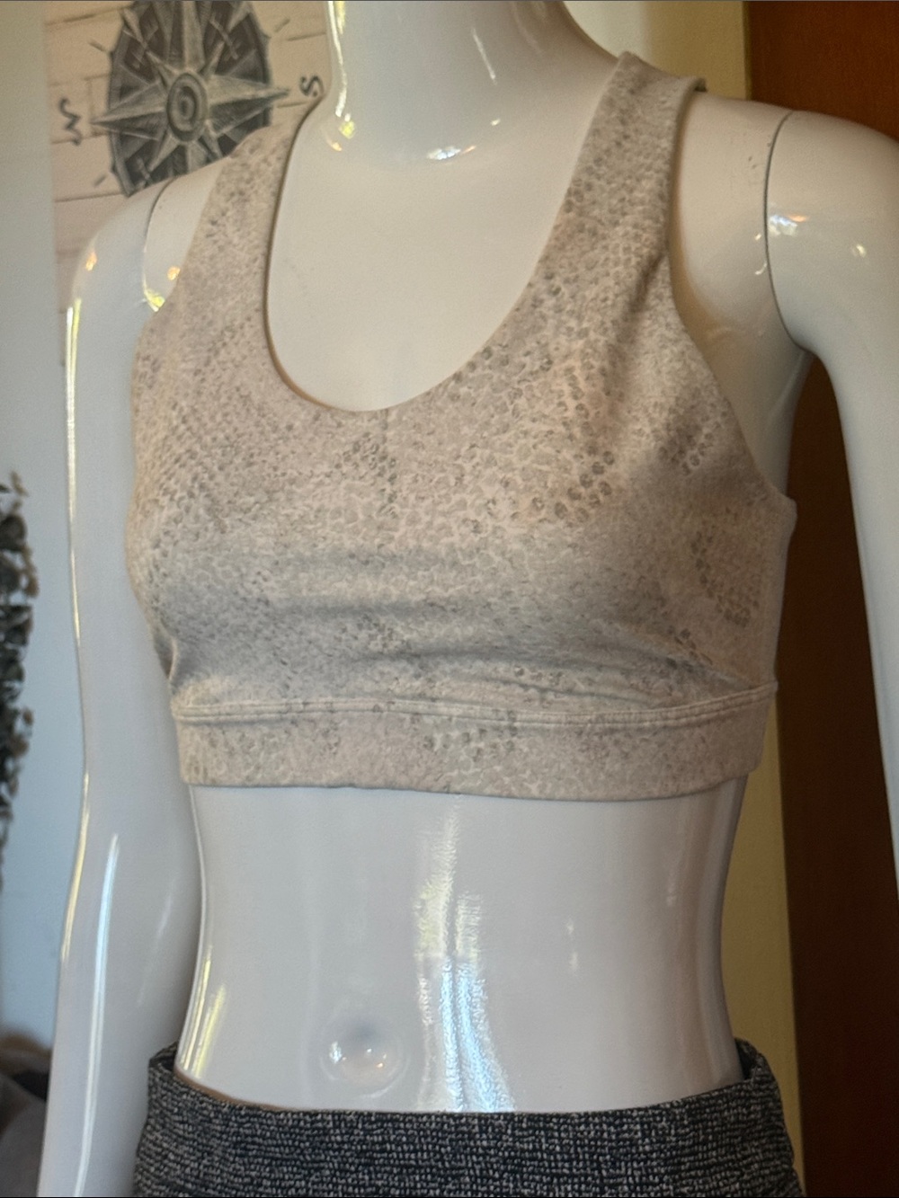 Old navy size medium Everyday Scoop-Neck Sports Bra in Light Beige